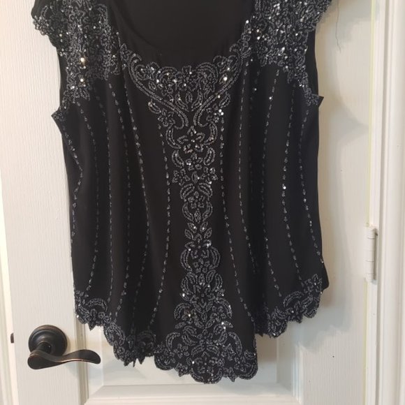 Beautiful Black & Sequins Short Sleeve - Picture 2 of 4